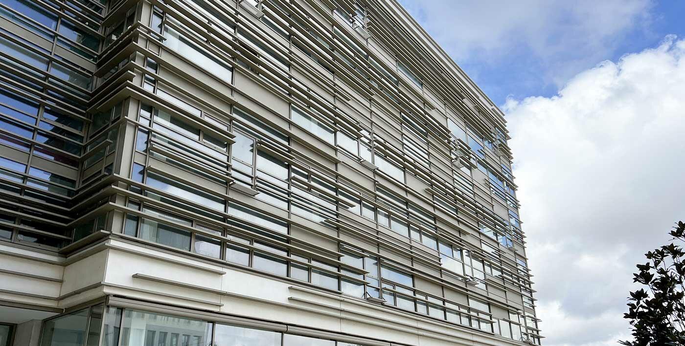 Brise-soleil aluminium Tanagra avec lames rectangulaires - Pose horizontale