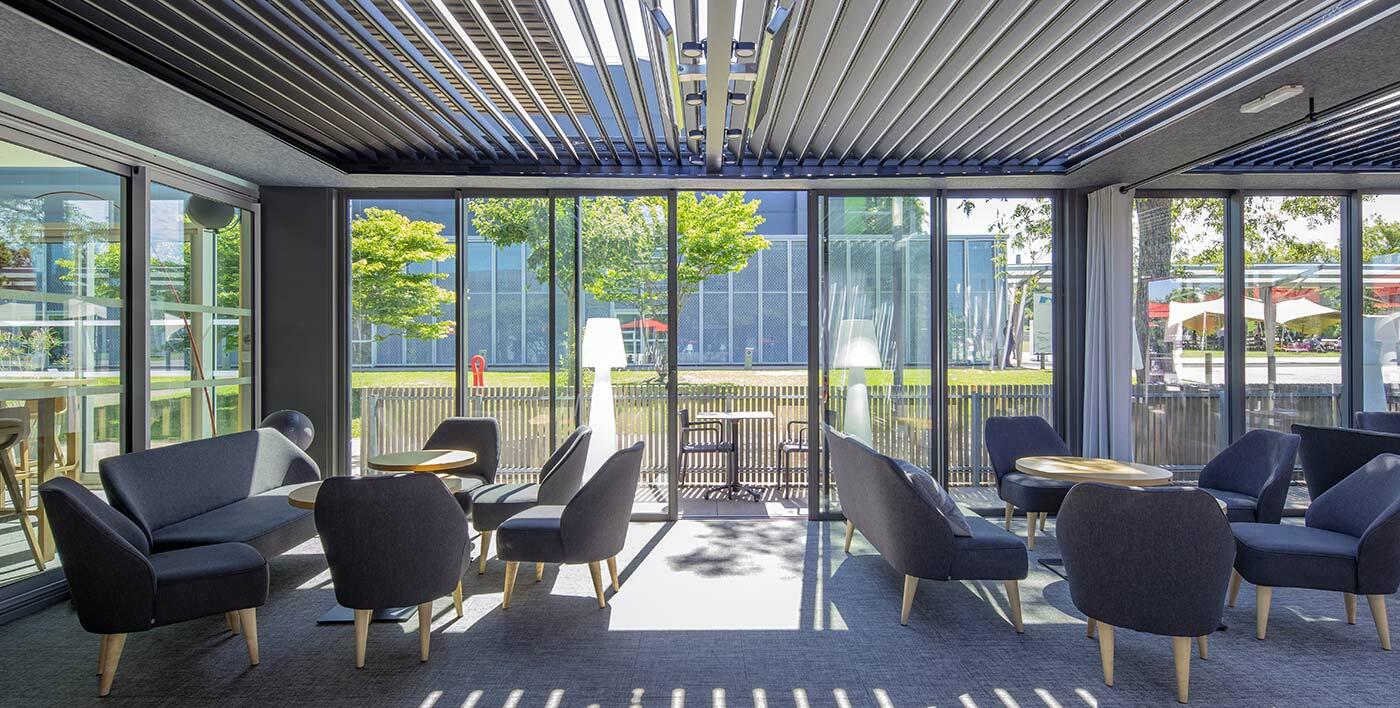 Pergola alu bioclimatique pour Café Hôtel et Restaurant (CHR) 