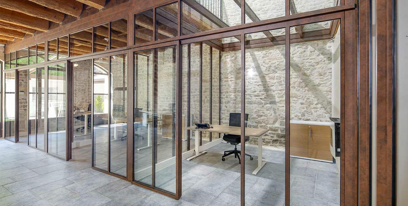 Verrière intérieure sur-mesure avec portes coulissantes